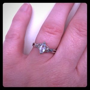 10k white gold Aquamarine ring